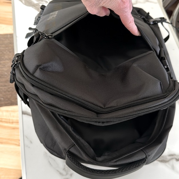 NEW* Men's Swiss Design Black Travel Backpack.  7 seperate storage compartments. - Picture 12 of 17